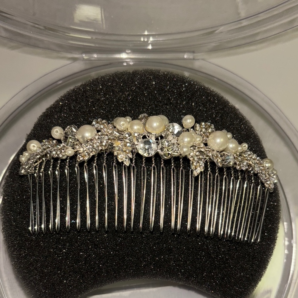 Elegant Silver and Pearl Hair Comb